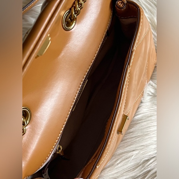 💰SOLD - 154706 - Tory Burch Small Kira Diamond Quilt Convertible Shoulder Bag - Picture 10 of 16